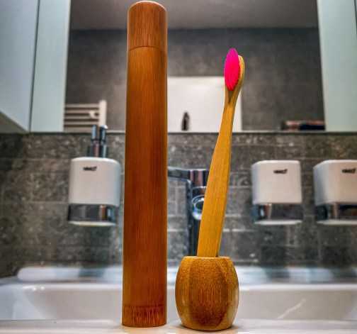 Bambusový set na zubní hygienu - růžový kartáček