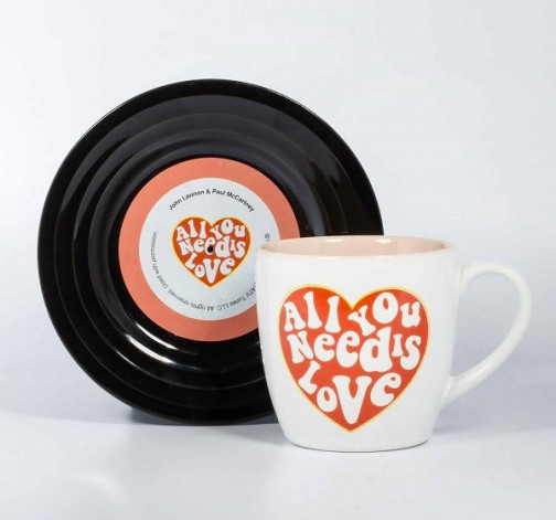 Designový retro hrnek s podtáckem Love