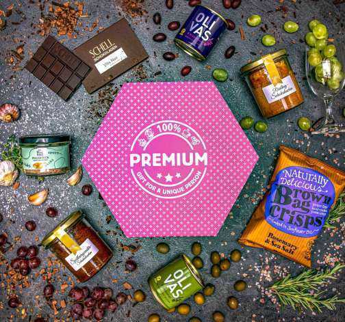 Giftboxeo plné pochutin k vínu - Fialové