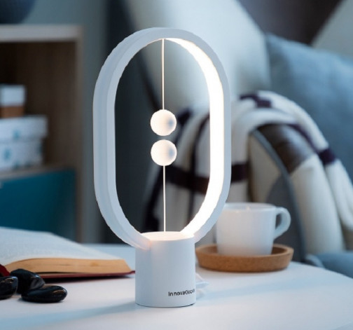 LED lampa s magnetickým spínačem
