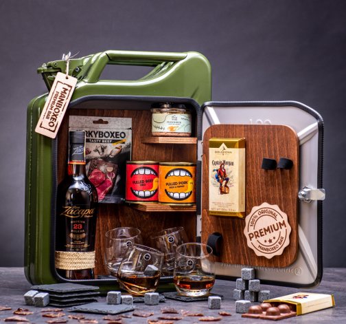 Manboxeo bar Khaki s Bourbonem