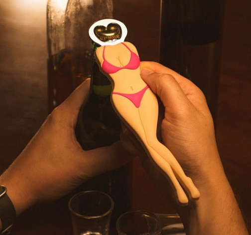 Sexy otvírák na pivo bikiny