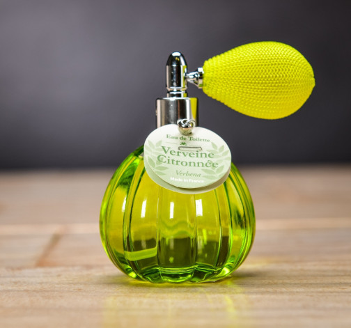 Toaletní voda s vůní verbeny ve stylovém retro rozprašovači 60 ml