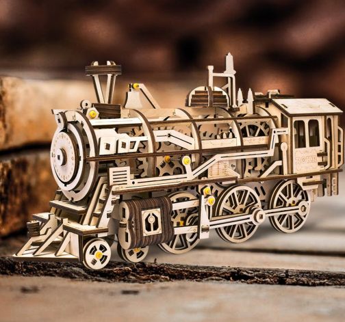 Dřevěný model lokomotivy
