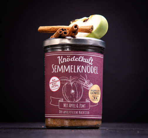 Domácí houskový knedlík ve sklenici s jablky a skořicí 350 g