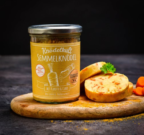 Domácí houskový knedlík ve sklenici s mrkví a kari 350 g