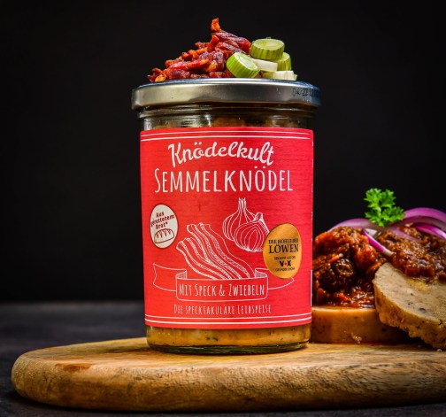 Domácí houskový knedlík ve sklenici se slaninou a cibulí 350 g