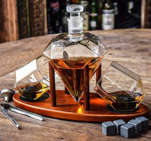 Set na kvalitní alkohol s dekantérem ve tvaru diamantu