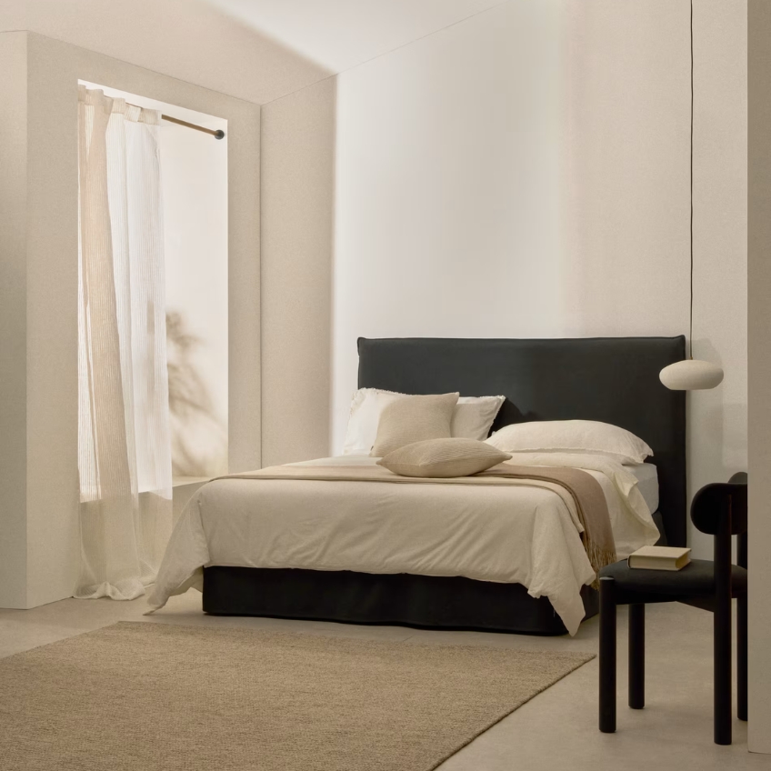 Antracitově šedá dvoulůžková postel s čelem Kave Home Jaira 180 x 200 cm