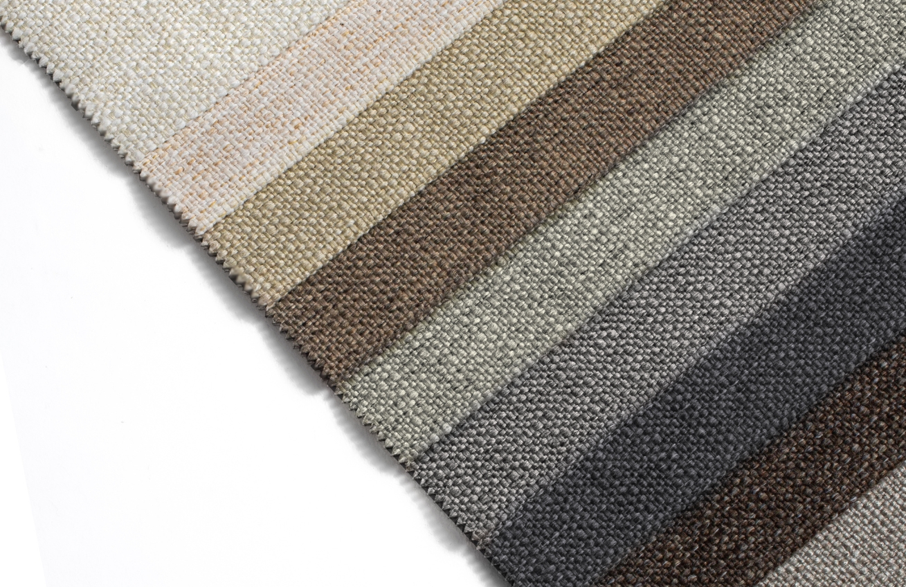 Cosmopolitan Design Tmavě šedé čalouněné křeslo Vienna