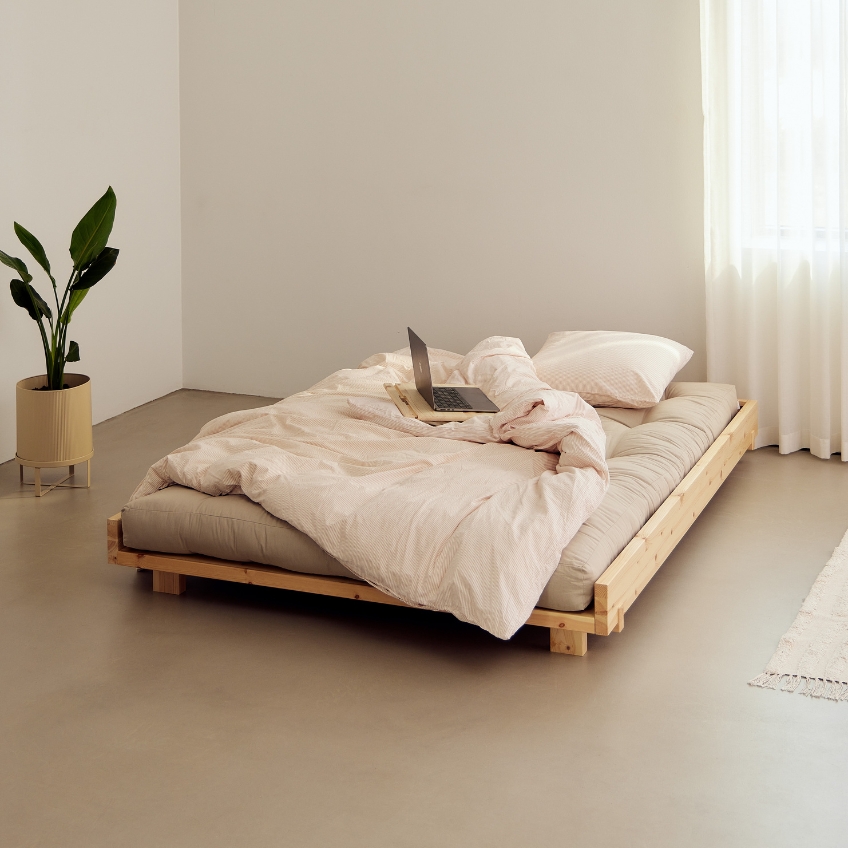 Hnědá dřevěná dvojlůžková postel Karup Design Social 180 x 200 cm