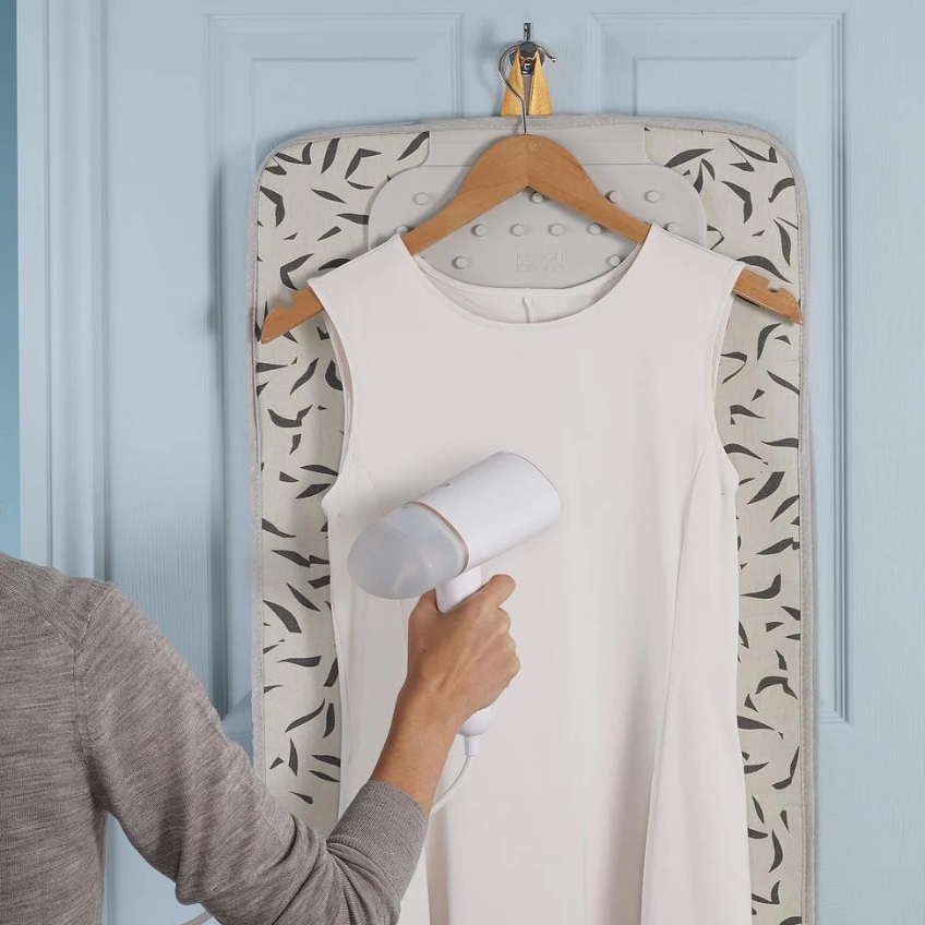 Joseph Joseph Béžovo-černá žehlící podložka Swift