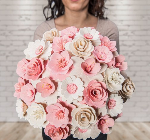 Velká dřevěná vonící kytice růžová