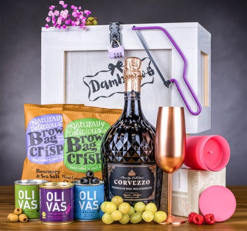 Truhla pro královnu s Magnum proseccem